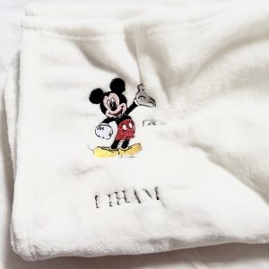 Plaid Disney – Brodé (personnage au choix )