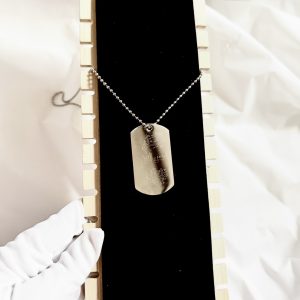 Collier avec gravure